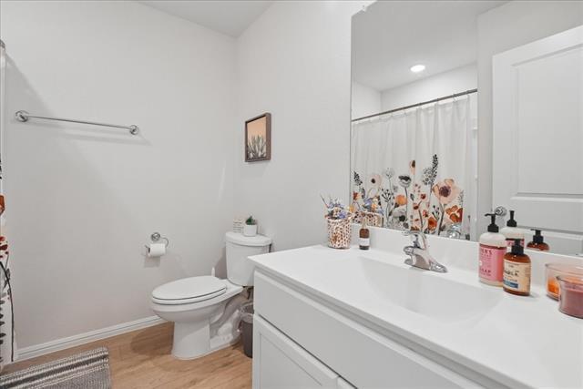 Building Photo - 1004 Pineview Ln