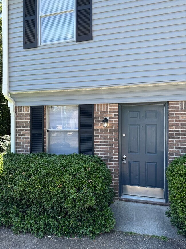 Building Photo - 1511 Rustic Dr