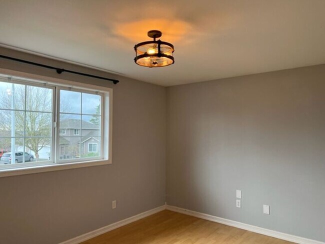 Building Photo - 26525 Fox Hill Dr N