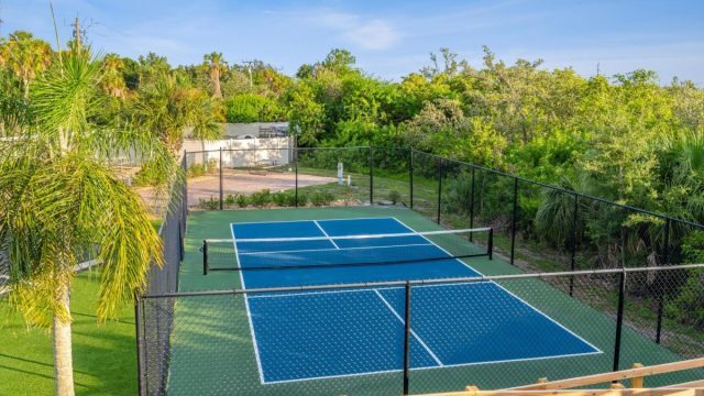 Building Photo - 100 61st St E