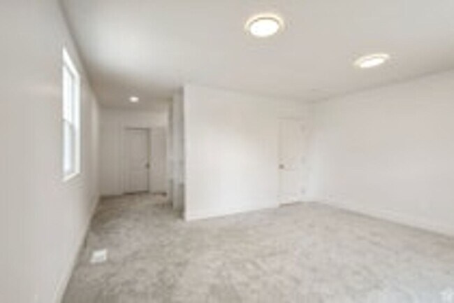 Building Photo - 2085 N 900 W