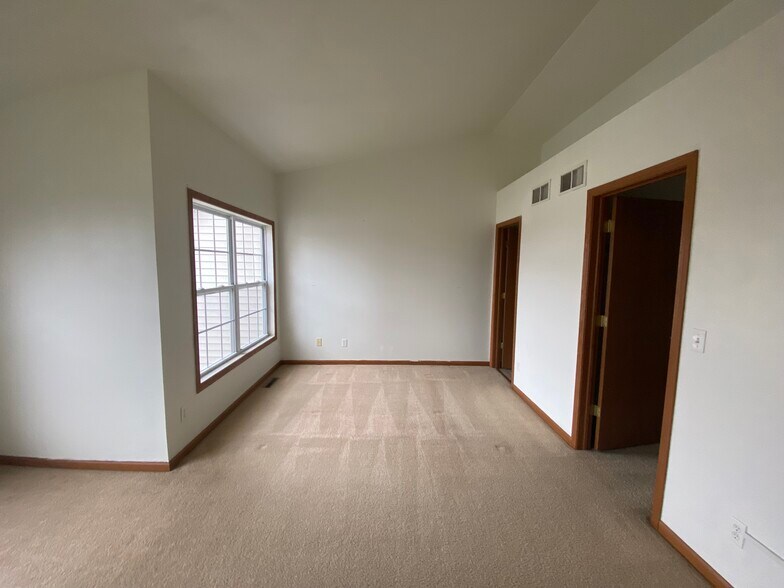 Building Photo - 659 Southtowne Dr