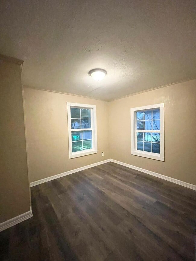 Building Photo - Your dream home awaits!