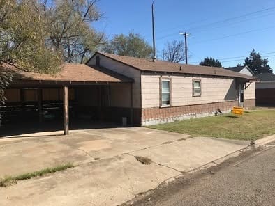 Building Photo - 209 S Tree St