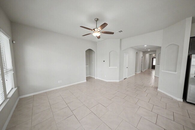 Building Photo - Beautiful Potranco Run Home with 3-Car Garage - Realtor Commission: $750