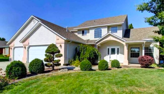 Primary Photo - 4 Bedroom Available now in Meridian $500 m...