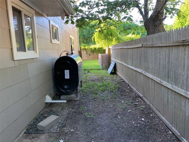 Building Photo - 177 Mastic Blvd