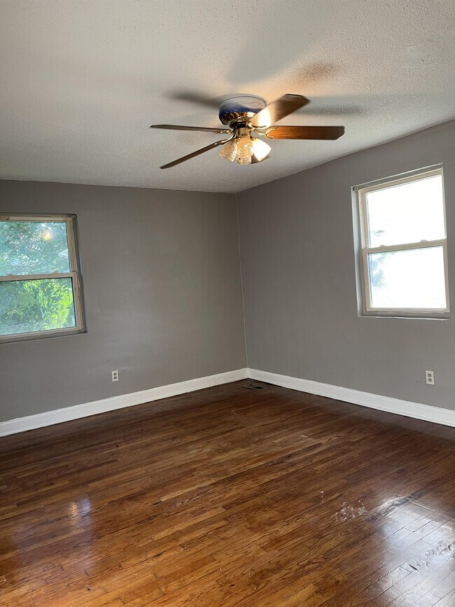 Building Photo - 553 Arlington Ave