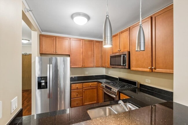 Building Photo - 450 E Waterside Dr