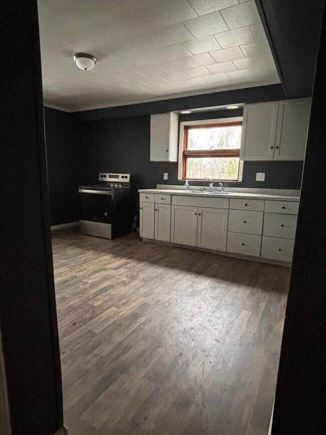 Building Photo - Newely Renovated 2 Bdrm (Union Twp)