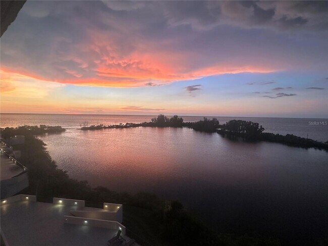 Building Photo - 6009 Sea Ranch Dr