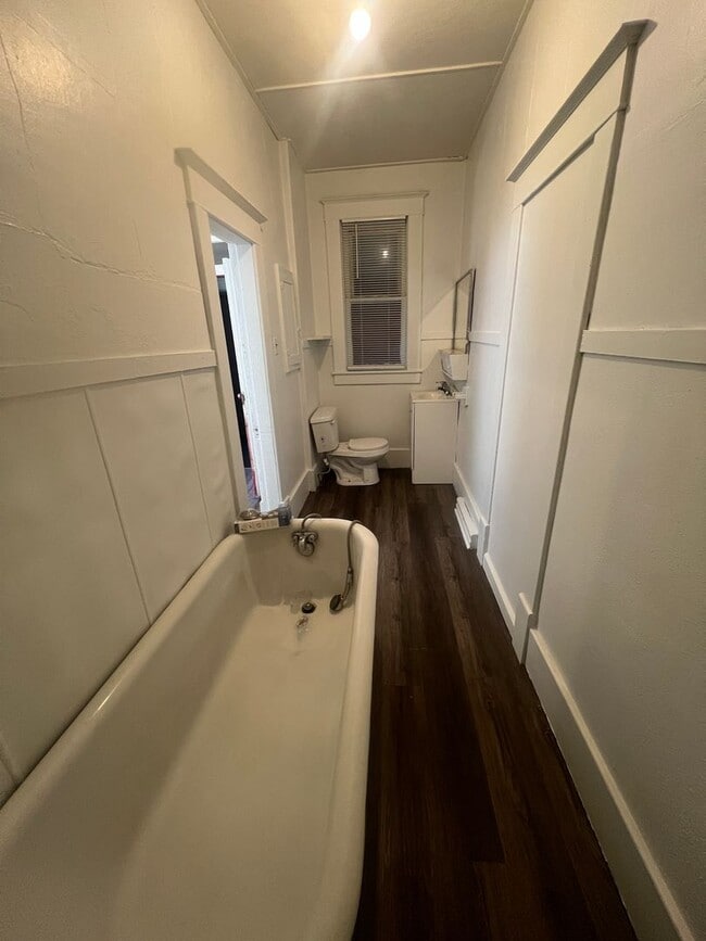 Building Photo - 941 N Arthur Ave