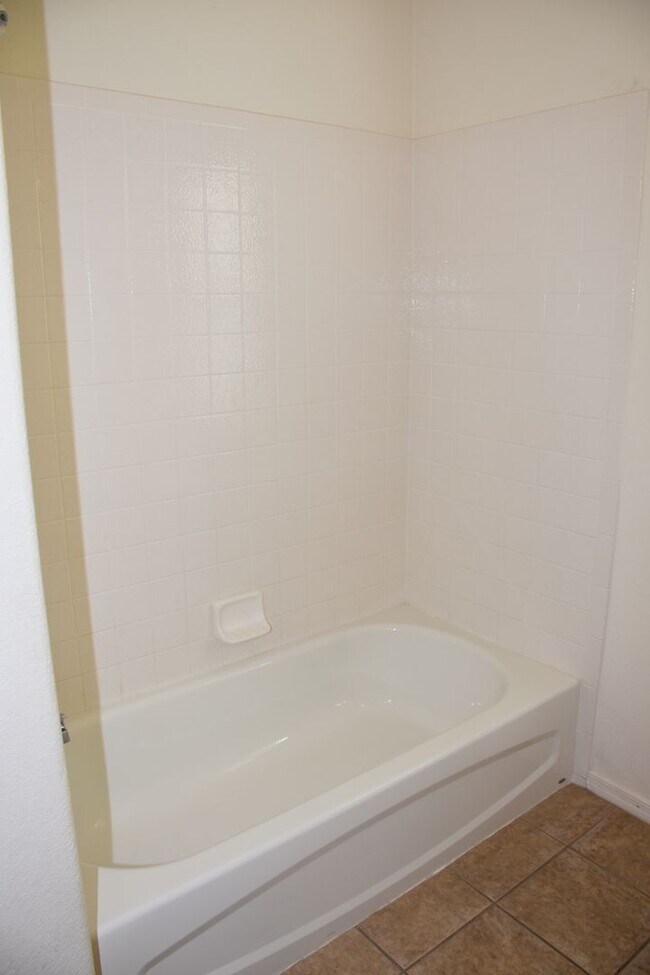 Building Photo - Fabulous Home Close to everything you'll Need in Sierra Vista, Az