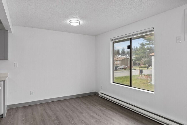 Building Photo - Coming soon! Spacious 2 bedroom 1 bathroom...