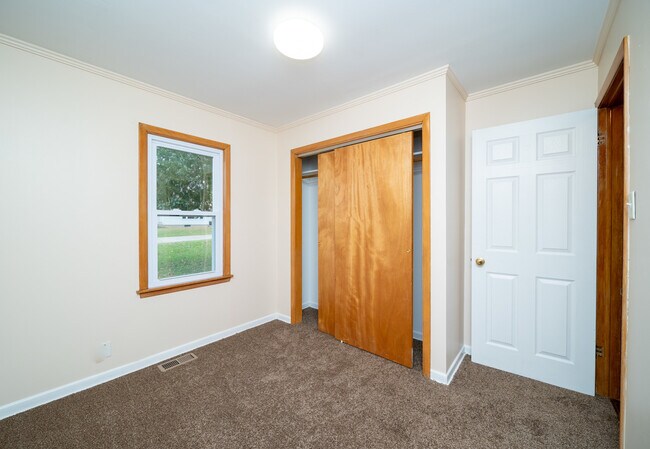 Building Photo - 138 Oak Ln