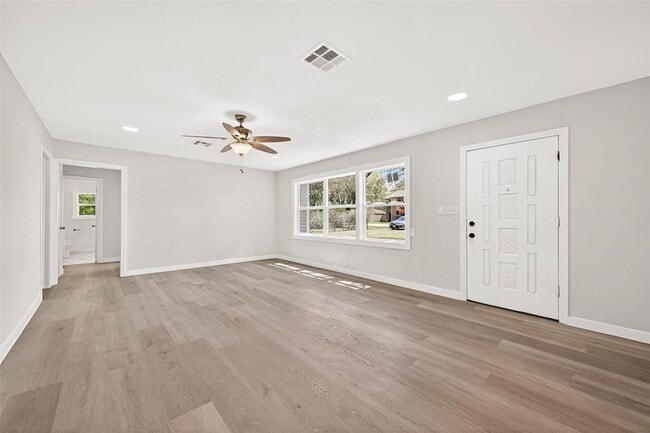 Building Photo - 815 Brooks Ave