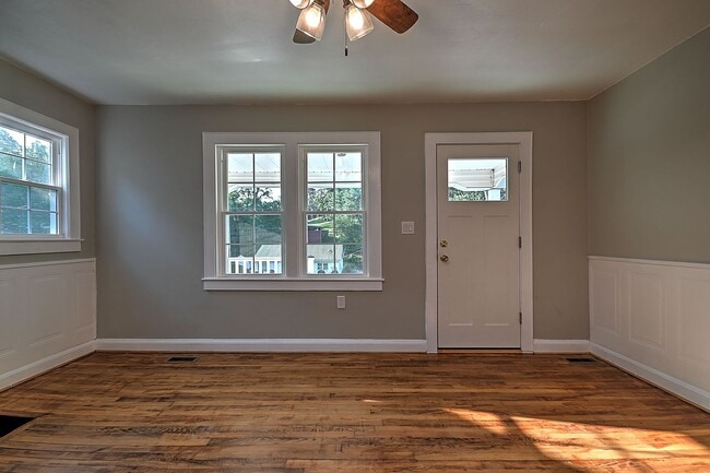 Building Photo - 608 Forest St