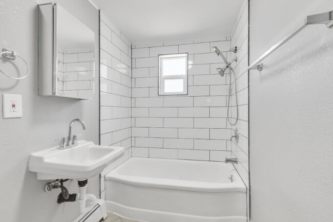 Building Photo - 825 12th St