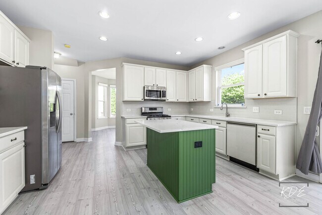 Building Photo - 2612 Lundquist Dr