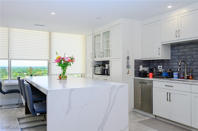 Building Photo - 7117 Pelican Bay Blvd