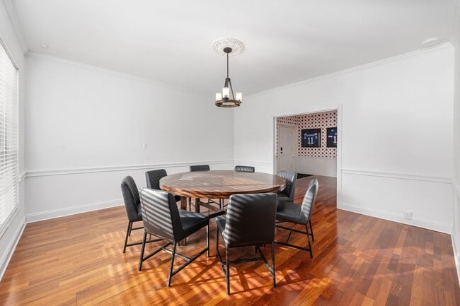 Building Photo - 2222 W University Ave