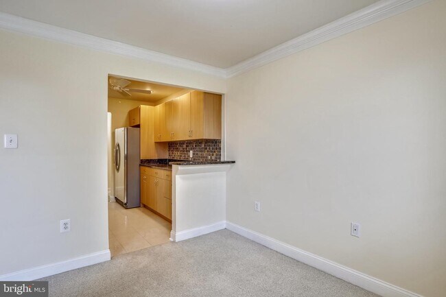 Building Photo - 1952 Kennedy Dr