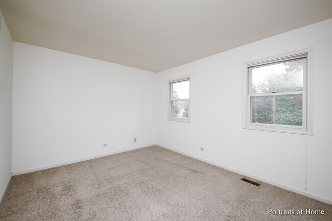 Building Photo - 2755 Newport Dr