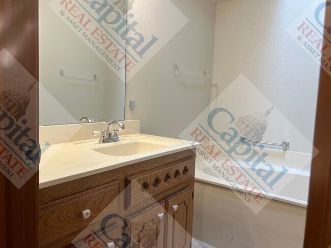 Building Photo - Country Beauty