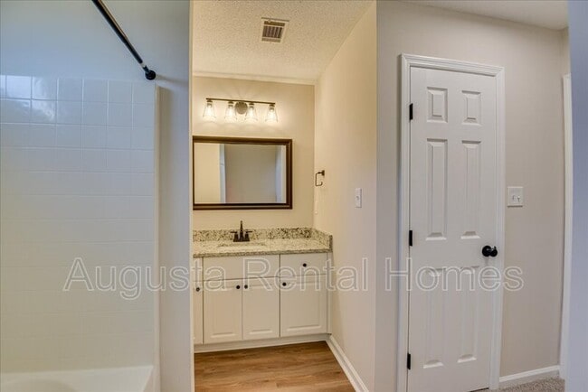 Building Photo - 4851 Jasmine Way