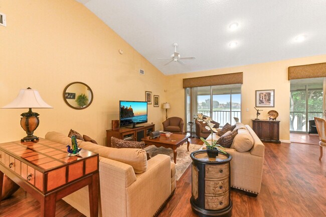 Building Photo - 9553 Shadybrook Dr