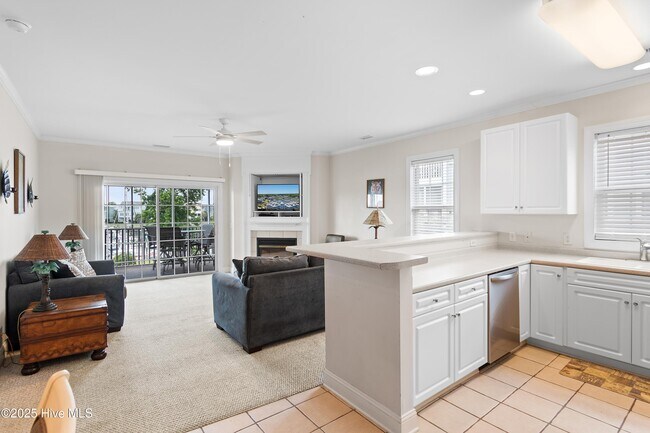 Building Photo - 2555 St James Dr SE