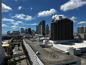 Building Photo - 1750 N Bayshore Dr