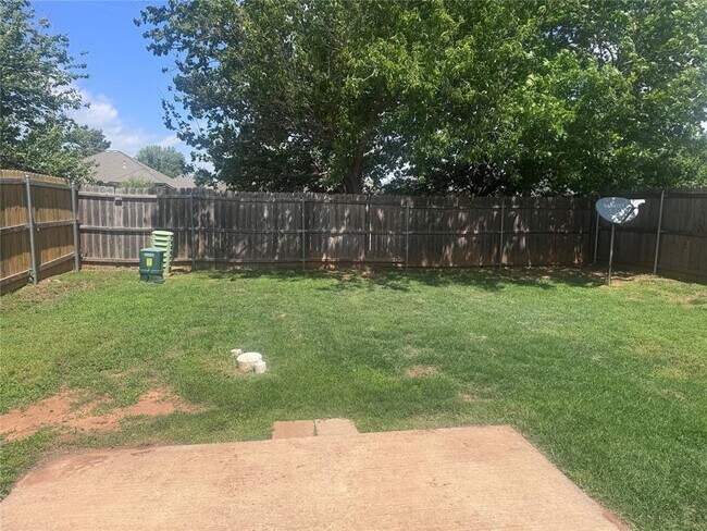 Building Photo - 9605 SW 16th St