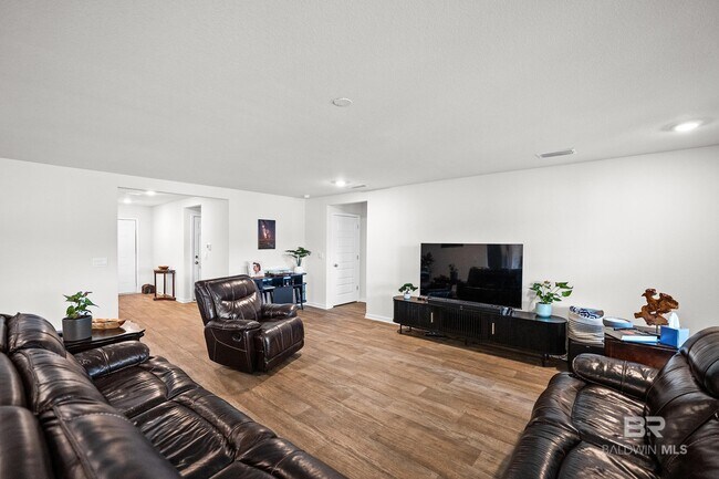 Building Photo - 3079 Camino Real Lp