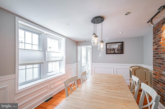 Building Photo - 2035 Carpenter St