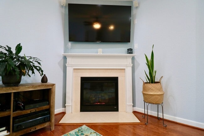 Building Photo - Immaculate 4 bedroom 2.5 Bath home in Sagi...