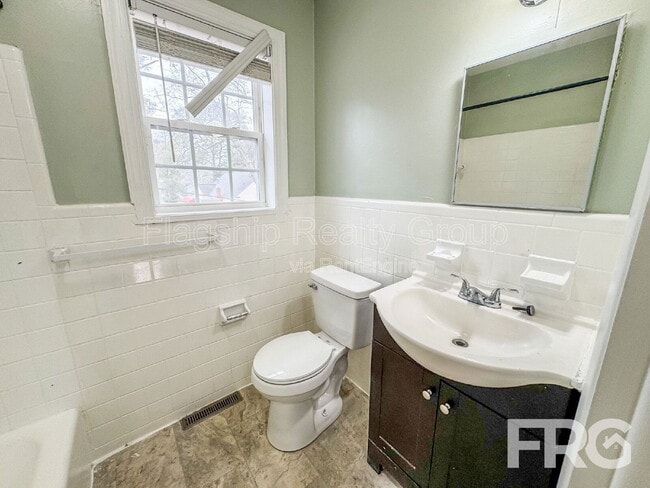 Building Photo - 111 W 15th St