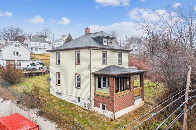 Building Photo - Unbeatable 3 bedroom home in Greensburg available April 1!