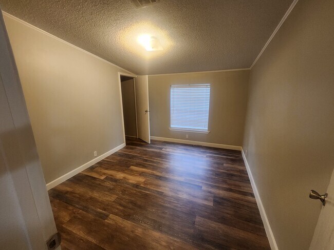 Building Photo - 521 N Volusia St