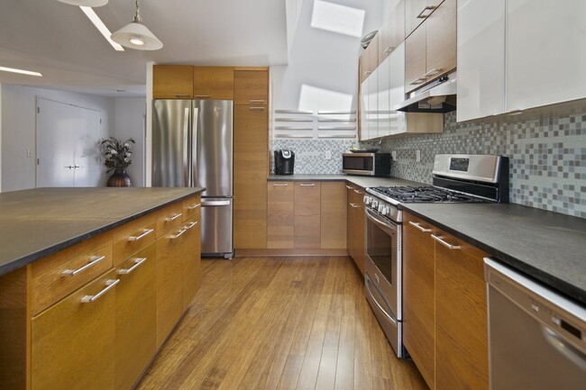 Building Photo - 135 Muzzy Rd