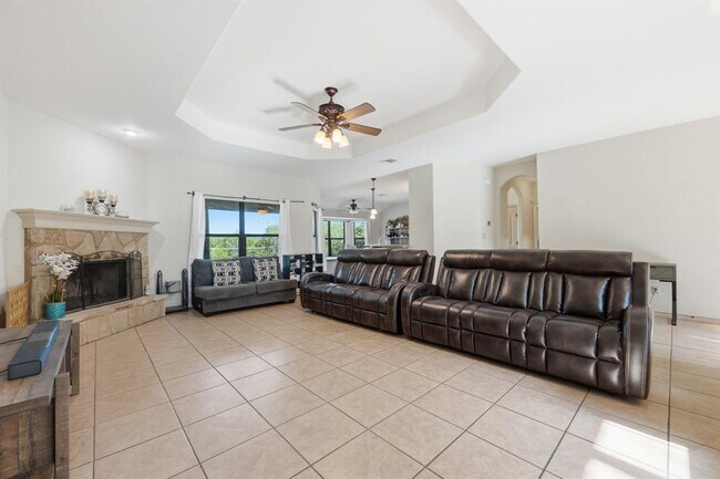 Building Photo - 104 Cowal Dr N