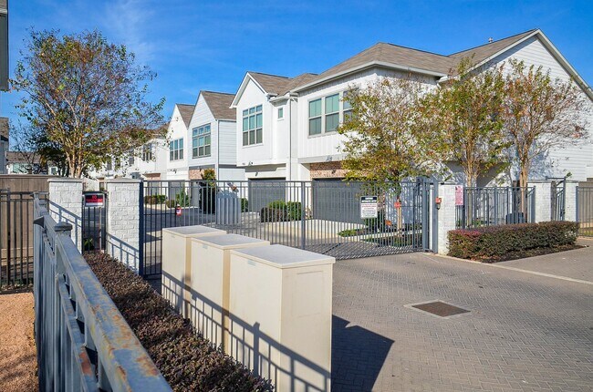 Building Photo - 1103 Fuschia Rd