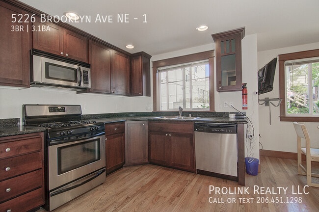 Building Photo - 5226 Brooklyn Ave NE