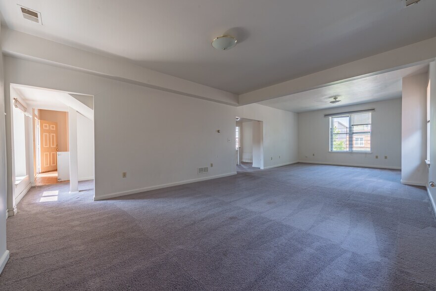 Building Photo - 5552 Black St