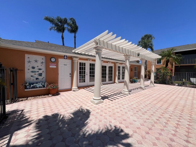 Building Photo - 12638 Kenwood Ln