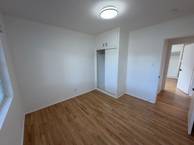 Building Photo - 2004 19th St