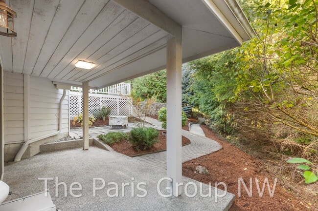 Building Photo - Extraordinary 3463sf Newcastle Home * Amazing Outdoor Spaces * A/C