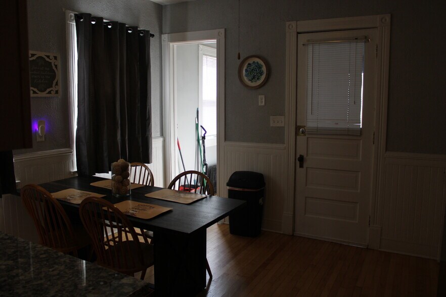 Building Photo - 2621 S Howell Ave