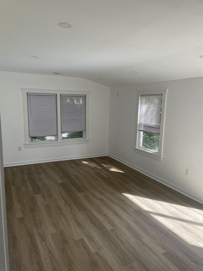 Building Photo - 6906 Kingston Dr