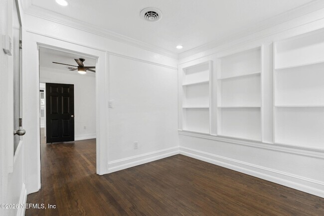 Building Photo - 836 Lynton St